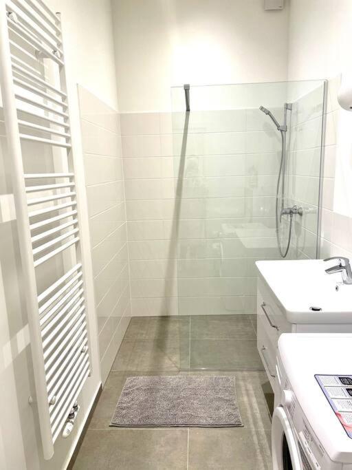 Brand New & Spacious Apartment In The City Centre 维也纳 外观 照片