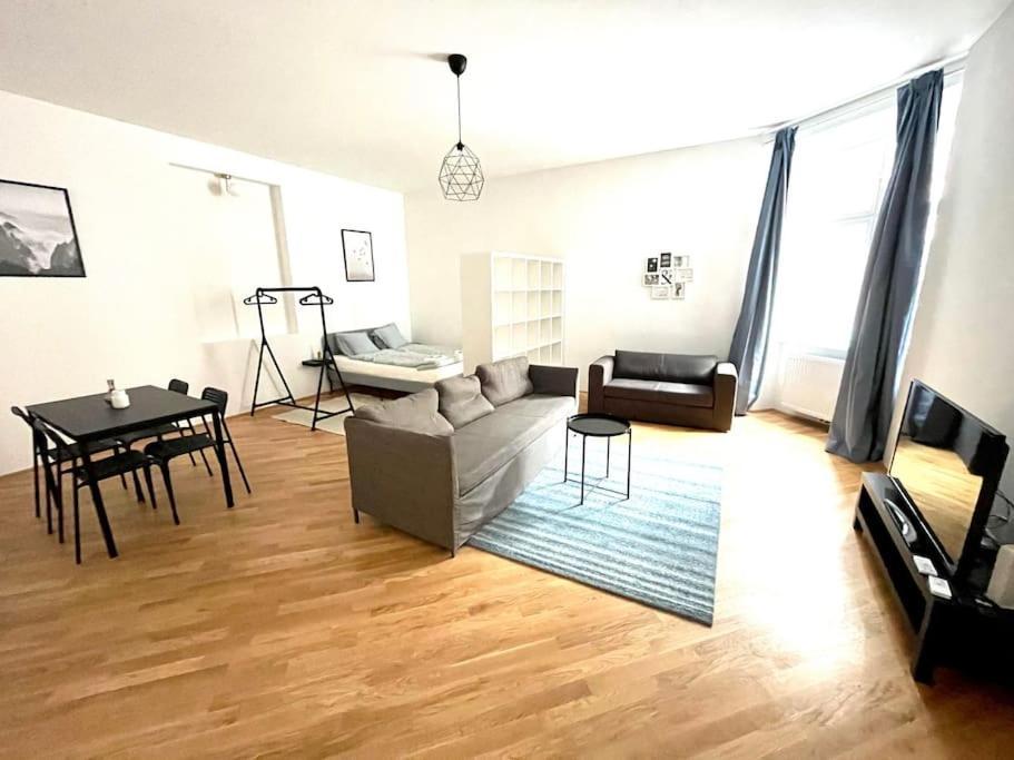 Brand New & Spacious Apartment In The City Centre 维也纳 外观 照片